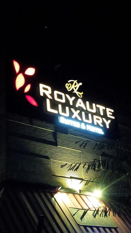 Royaute Luxury Suites And Hotel Gulberg Lahor Dış mekan fotoğraf