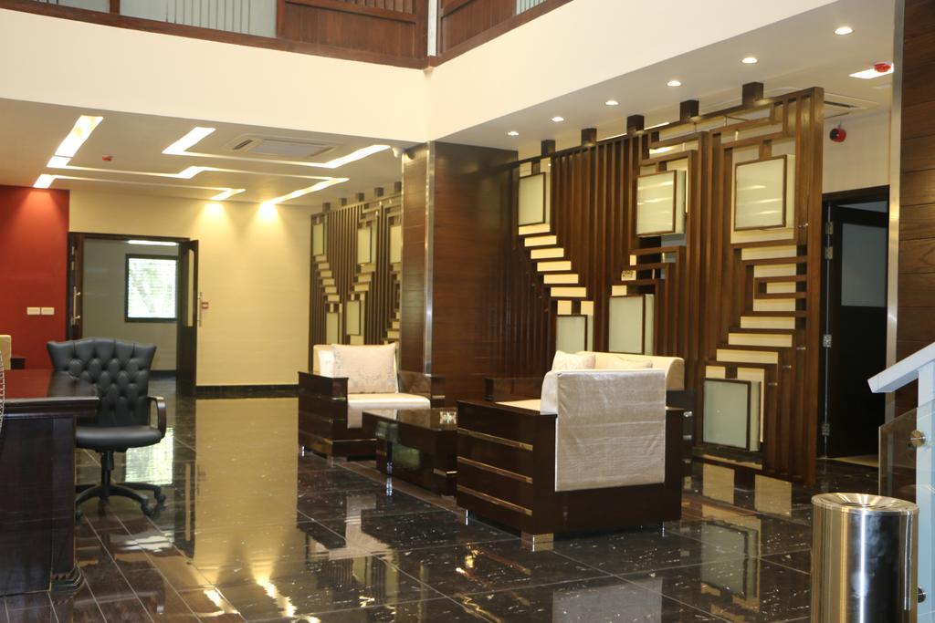 Royaute Luxury Suites And Hotel Gulberg Lahor Dış mekan fotoğraf