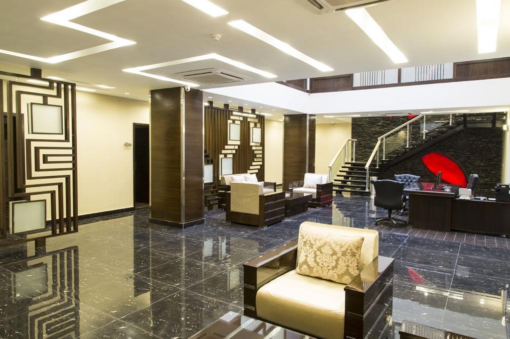 Royaute Luxury Suites And Hotel Gulberg Lahor Dış mekan fotoğraf