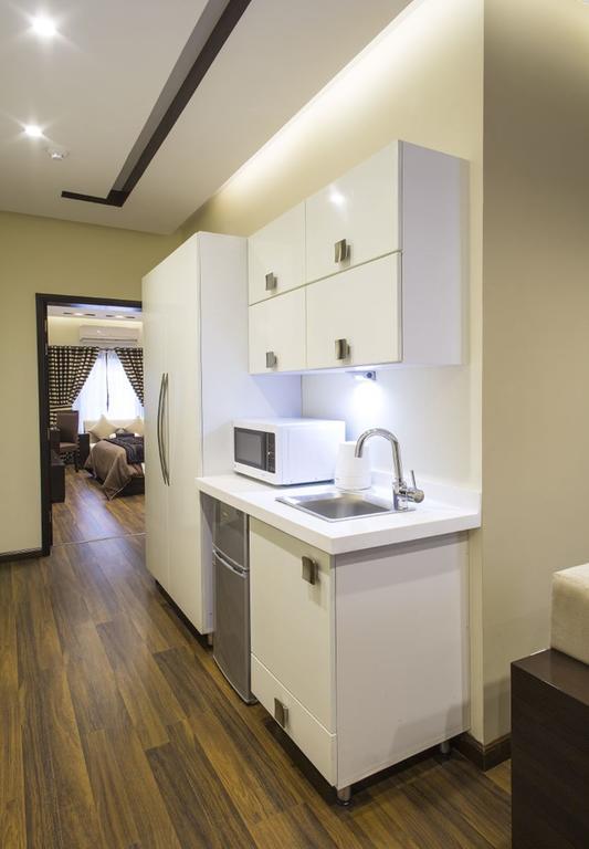 Royaute Luxury Suites And Hotel Gulberg Lahor Oda fotoğraf