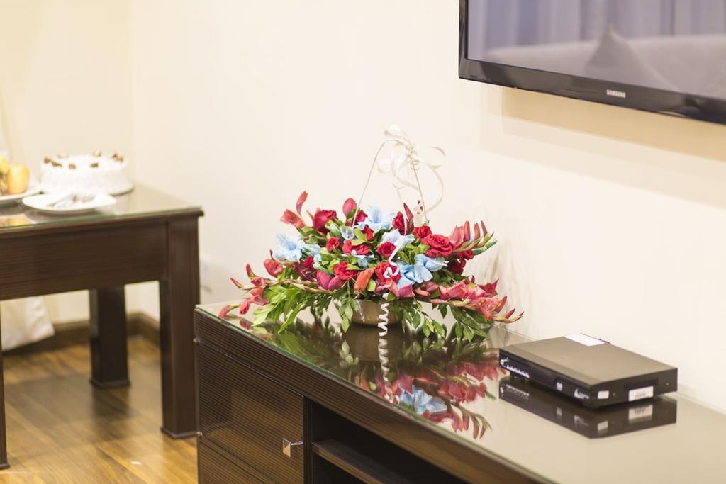 Royaute Luxury Suites And Hotel Gulberg Lahor Dış mekan fotoğraf