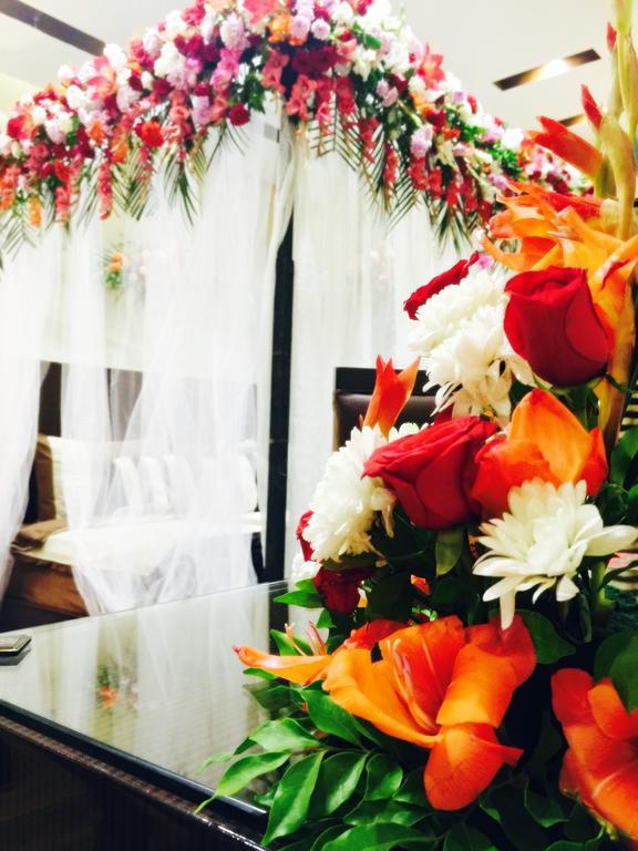 Royaute Luxury Suites And Hotel Gulberg Lahor Dış mekan fotoğraf